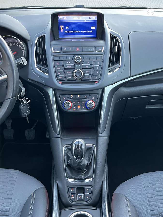Opel Zafira 2012 — photo 42