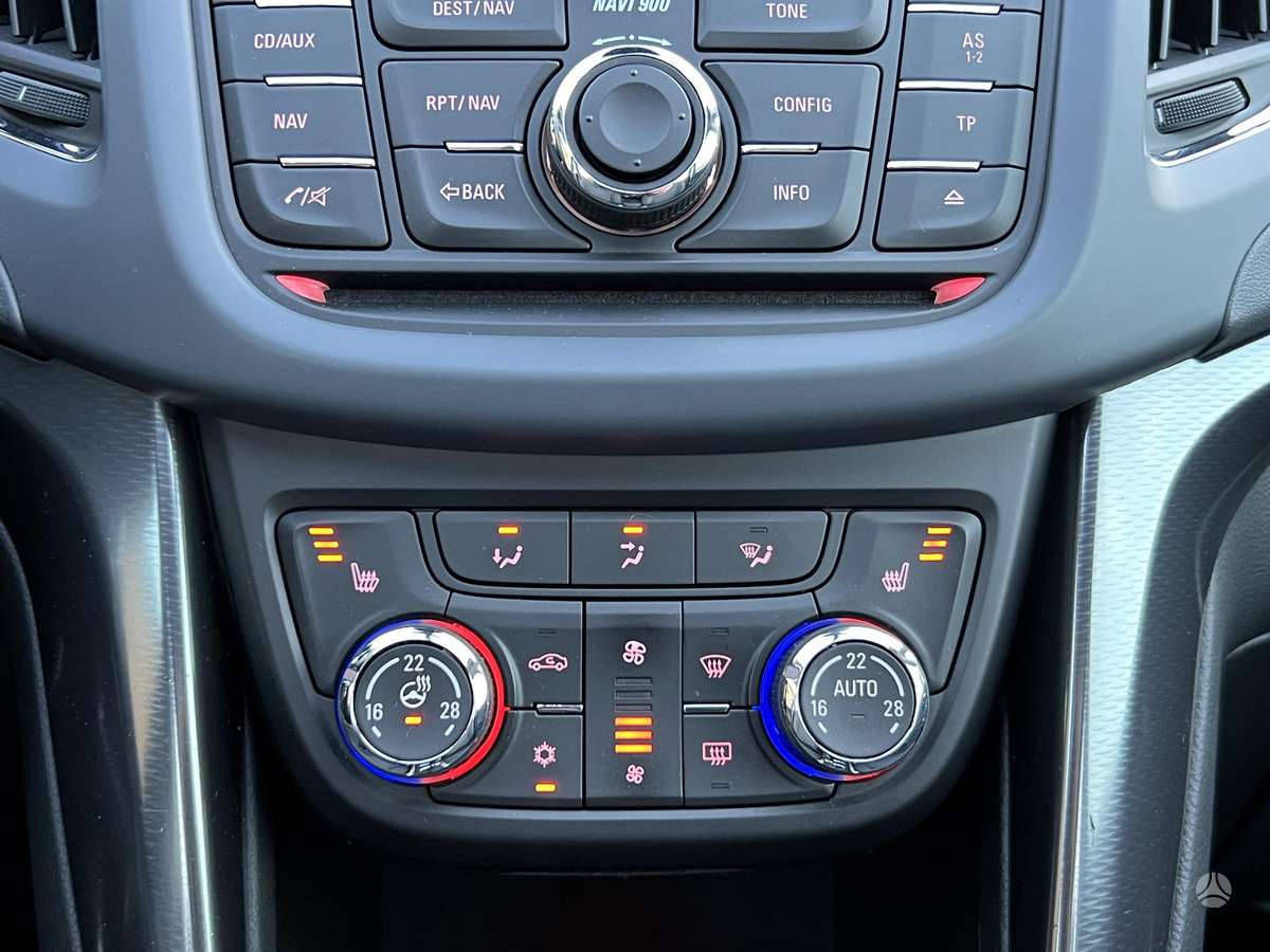 Opel Zafira 2012 — photo 44