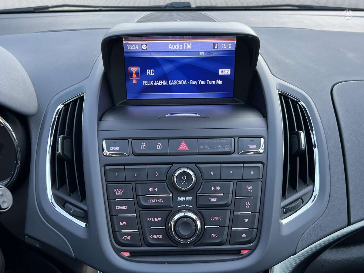 Opel Zafira 2012 — photo 45