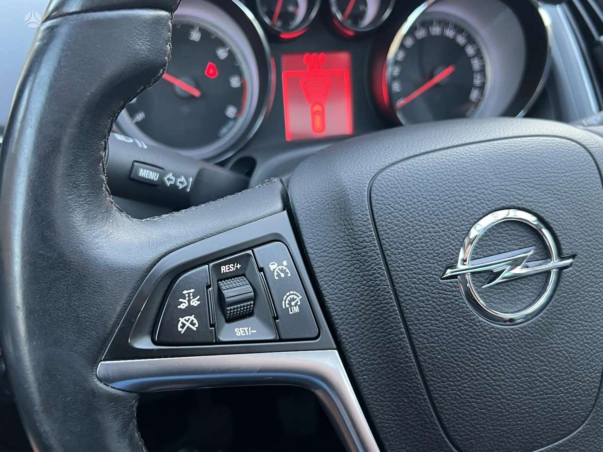 Opel Zafira 2012 — photo 55