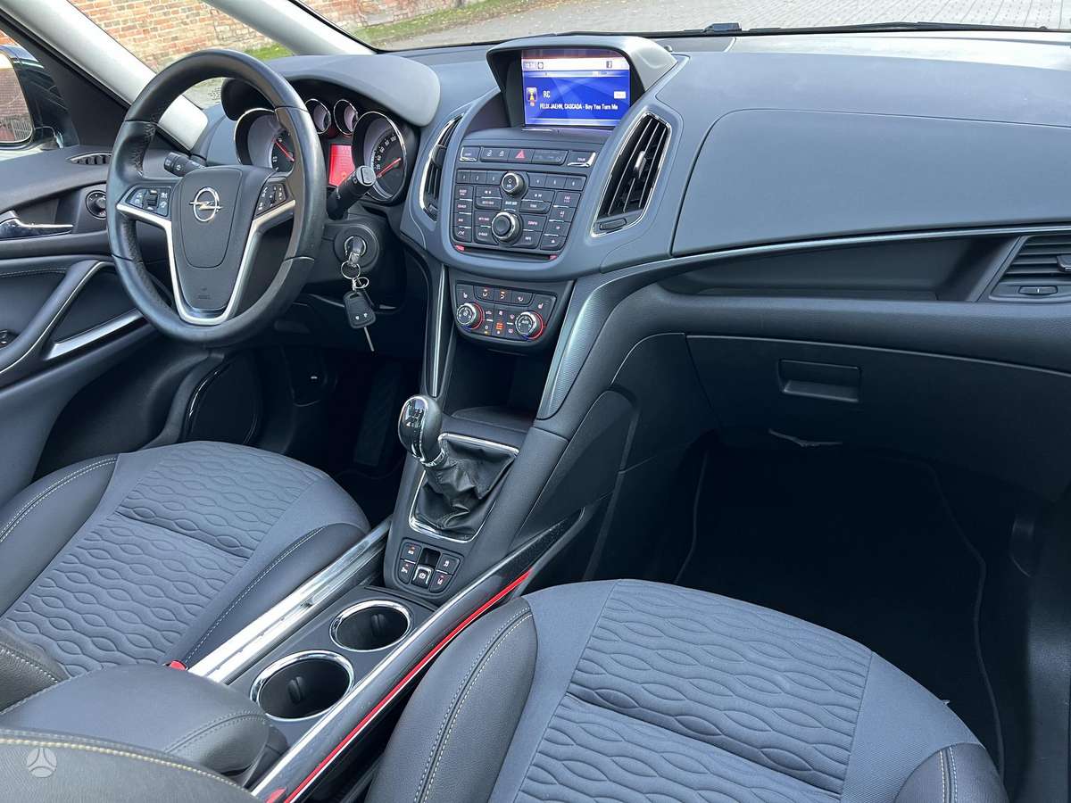 Opel Zafira 2012 — photo 56