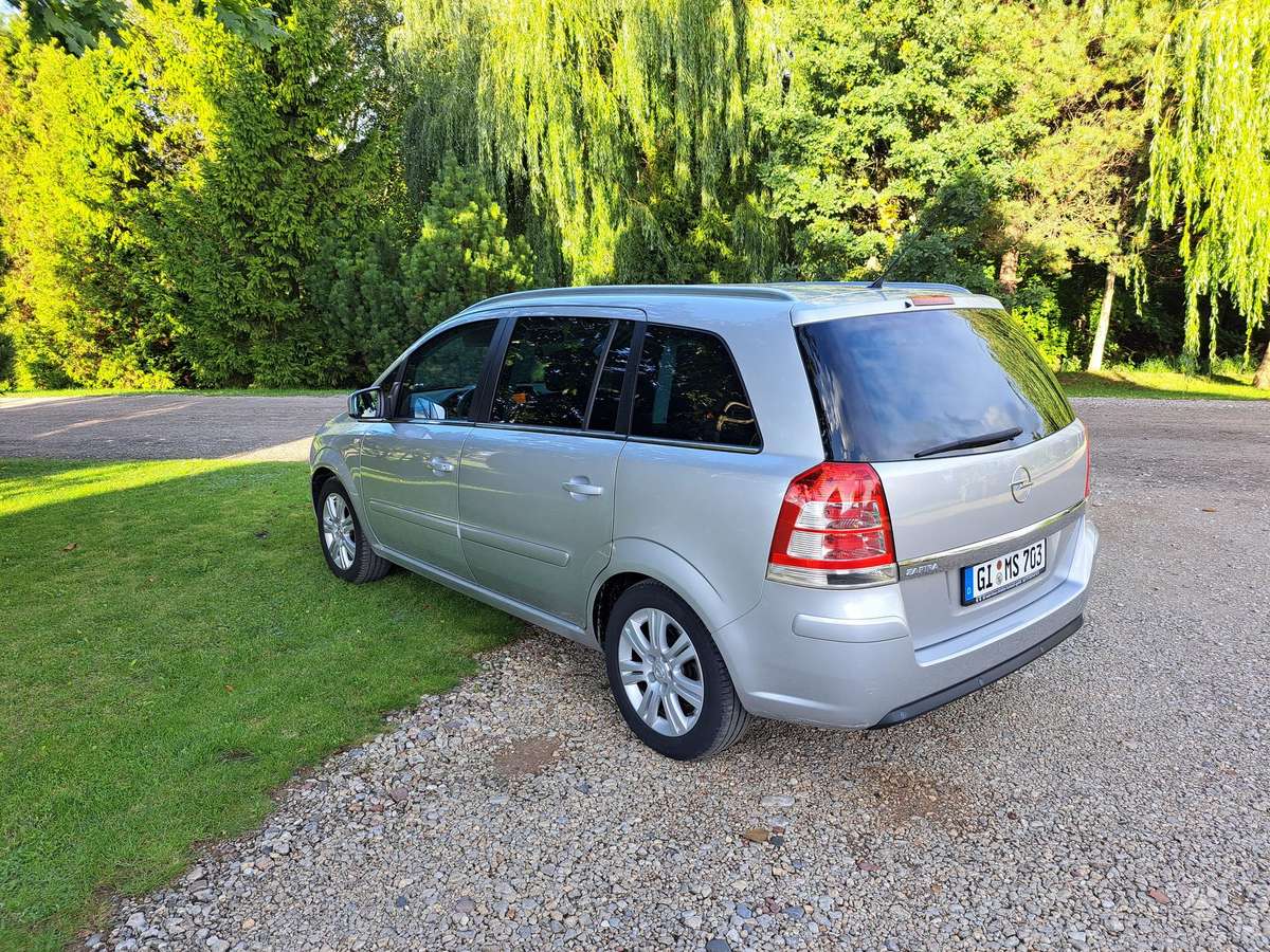 Opel Zafira 2012 — фото 8