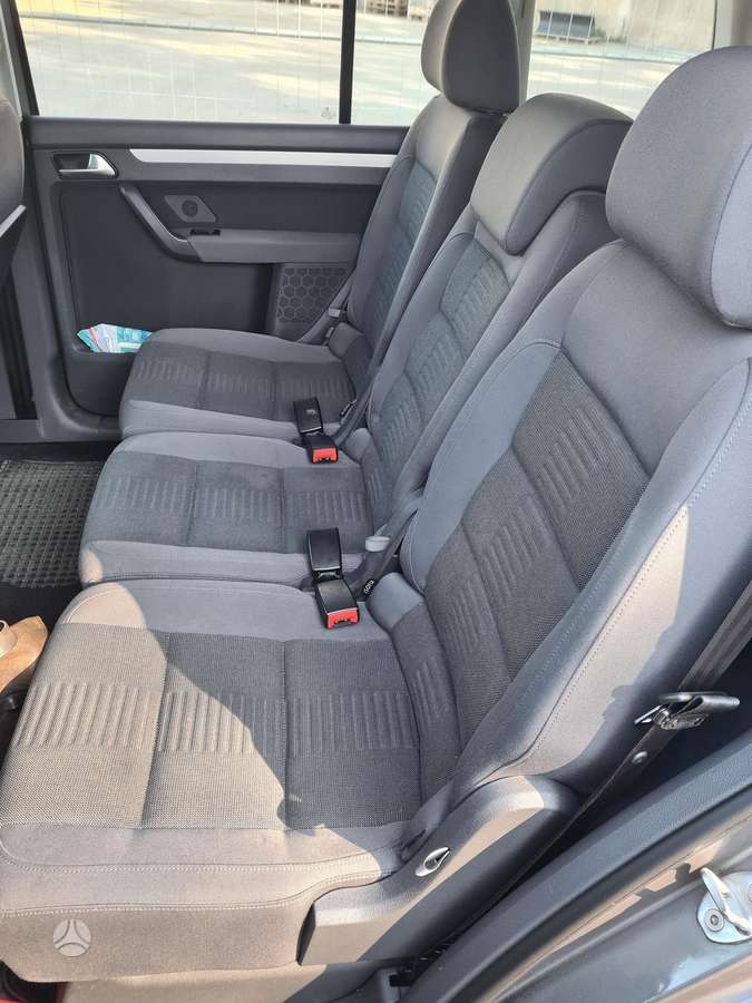 Volkswagen Touran 2010 — engine 1390 cm³, 140 HP (103kW)
