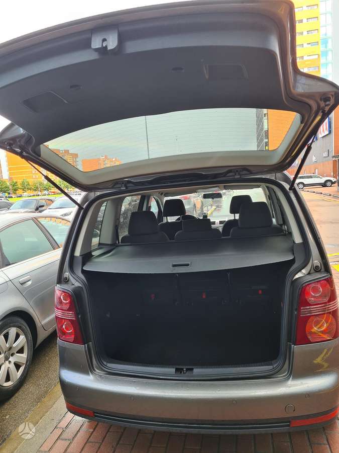 Volkswagen Touran 2010 — photo 5