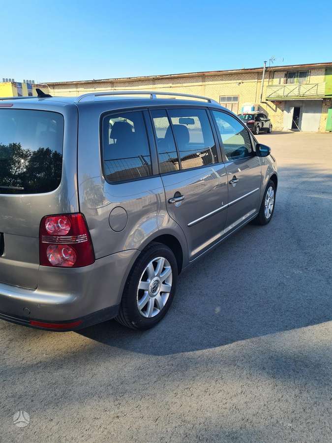 Volkswagen Touran 2010 — photo 6
