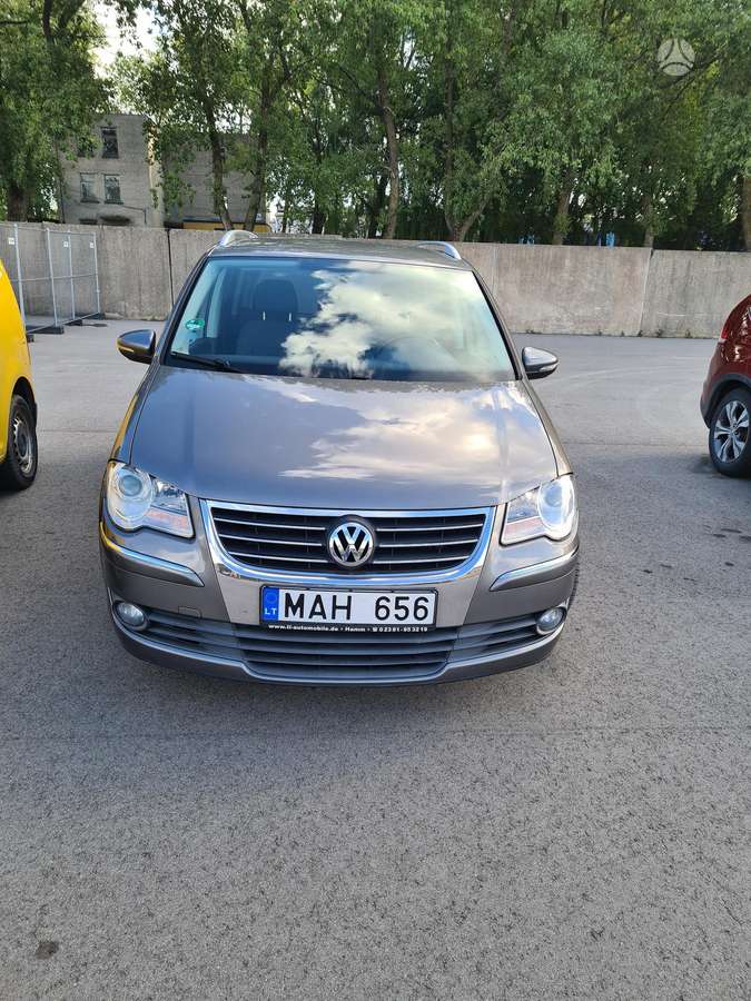 Volkswagen Touran 2010 — photo 7