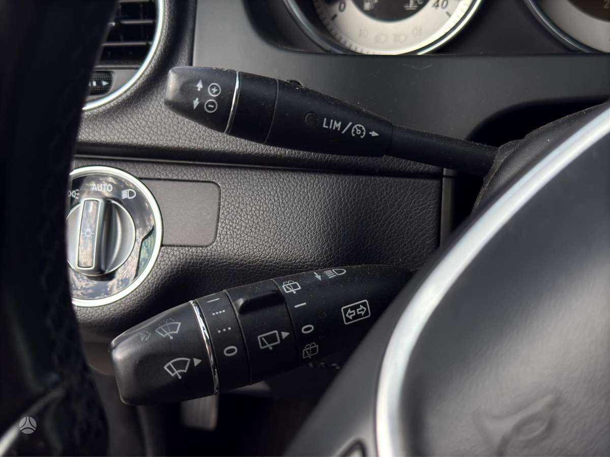 Mercedes-Benz C180 2011 — photo 18