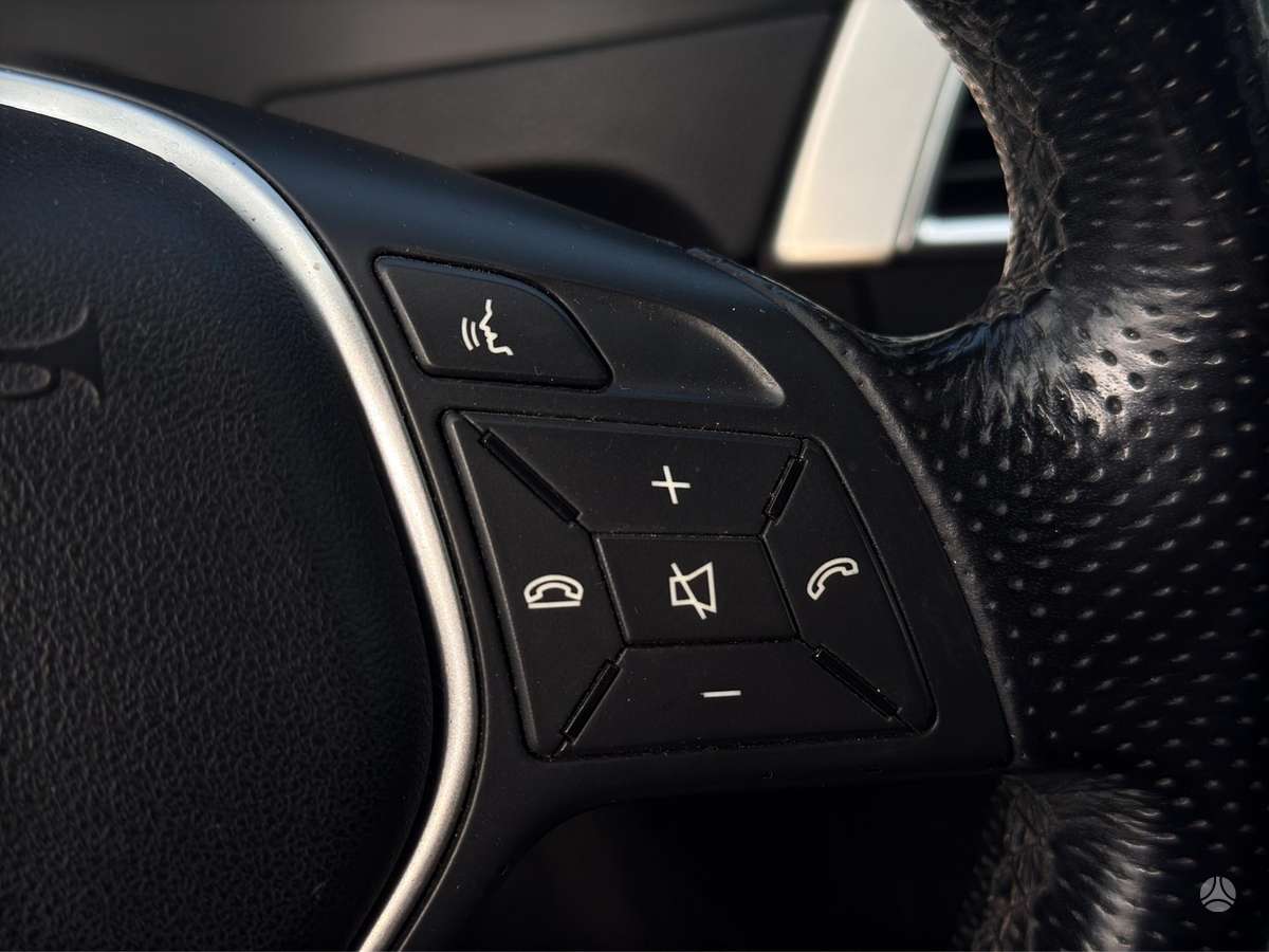 Mercedes-Benz C180 2011 — photo 19