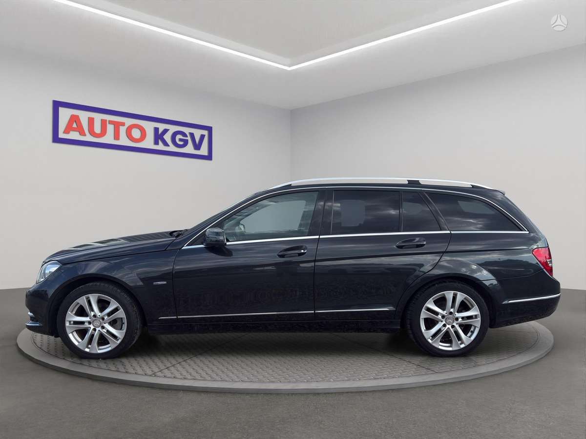 Mercedes-Benz C180 2011 — rear view