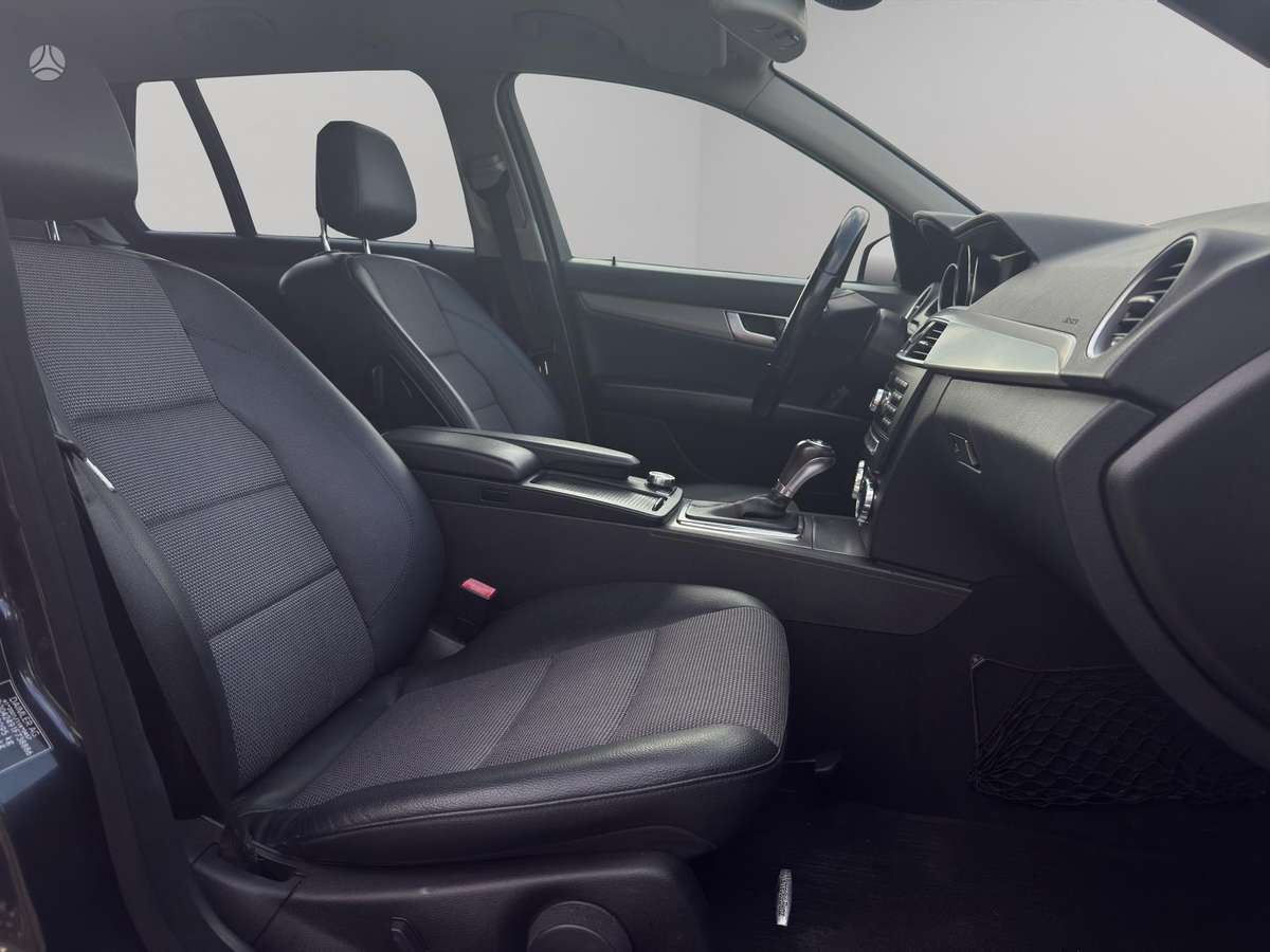 Mercedes-Benz C180 2011 — photo 8