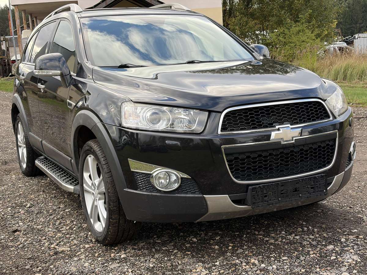 Chevrolet Captiva 2012 — rear view