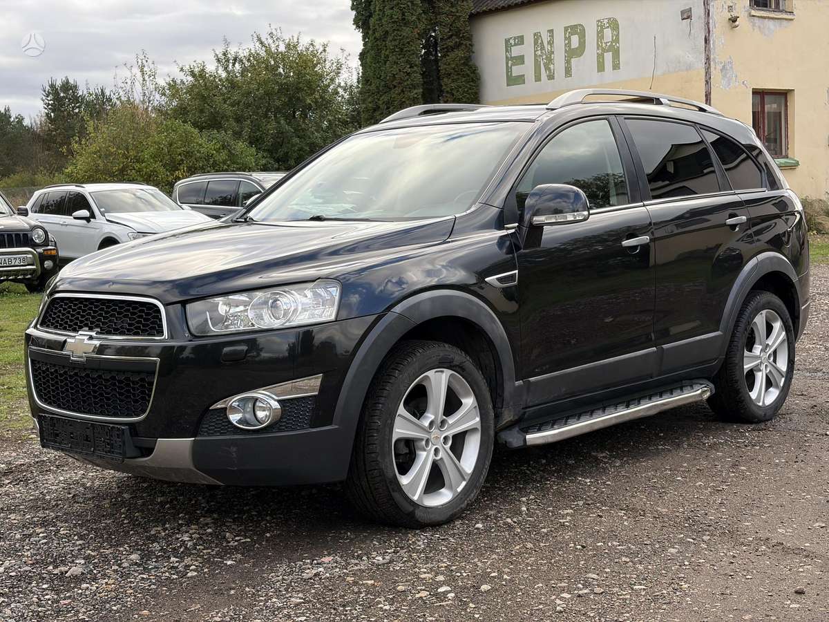 Chevrolet Captiva 2012 — interior