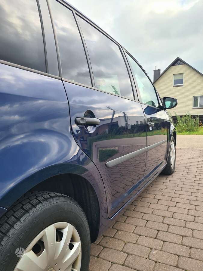 Volkswagen Touran 2009 — photo 11
