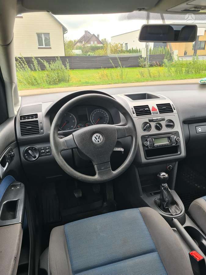 Volkswagen Touran 2009 — photo 13