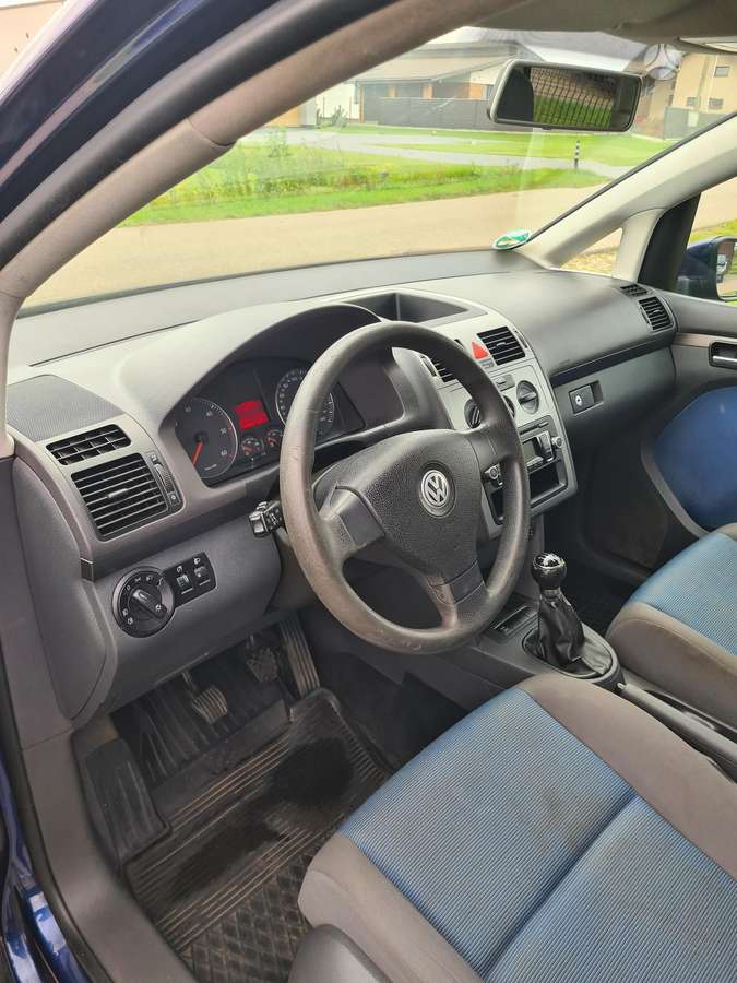 Volkswagen Touran 2009 — photo 14