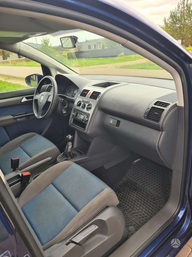 Volkswagen Touran 2009 — photo 16