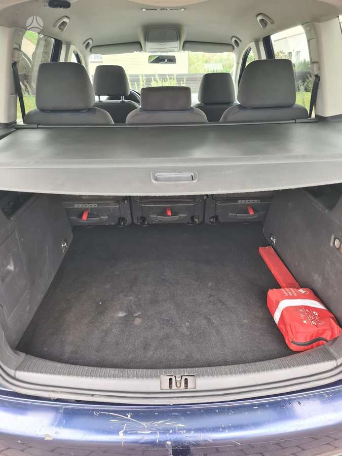 Volkswagen Touran 2009 — photo 18