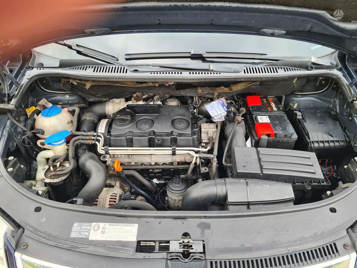 Volkswagen Touran 2009 — photo 19