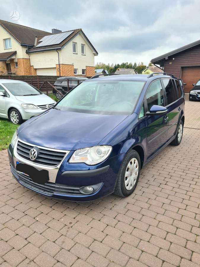 Volkswagen Touran 2009 — rear view
