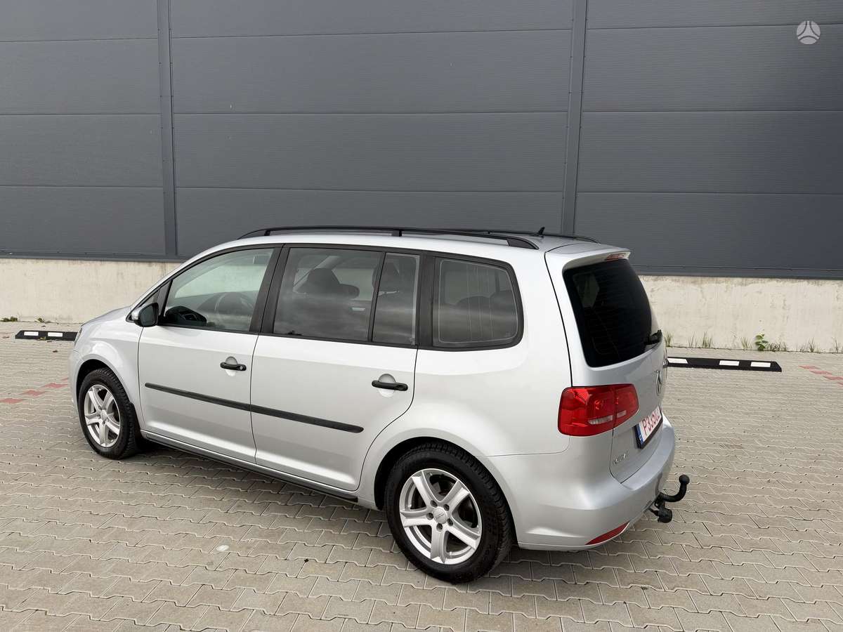 Volkswagen Touran 2011 — photo 11