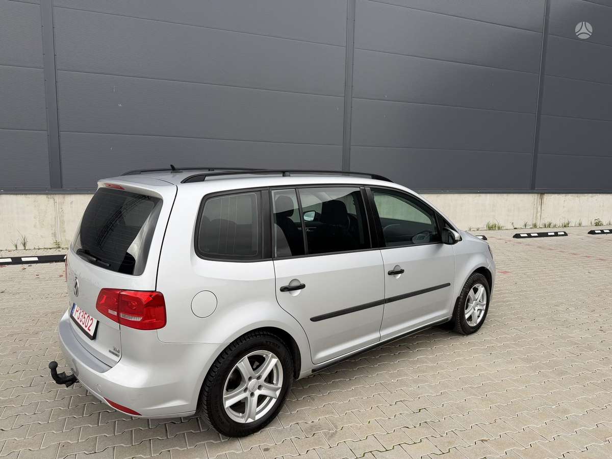 Volkswagen Touran 2011 — photo 12