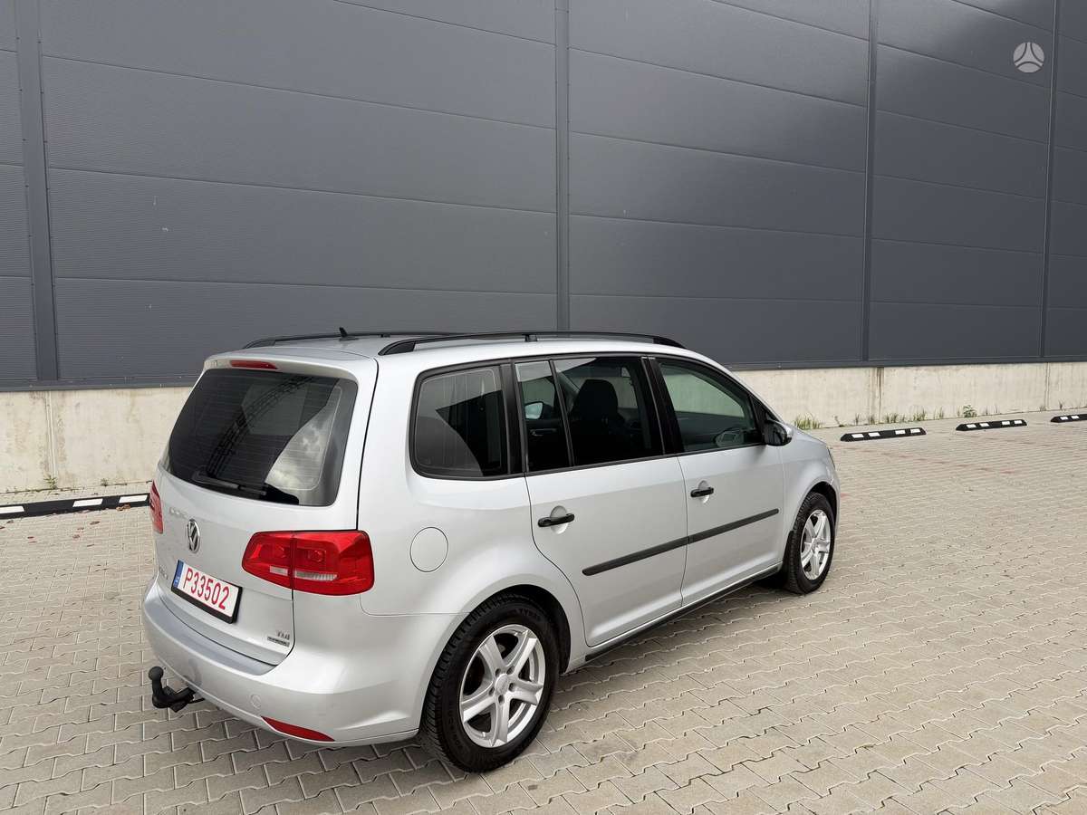 Volkswagen Touran 2011 — photo 14