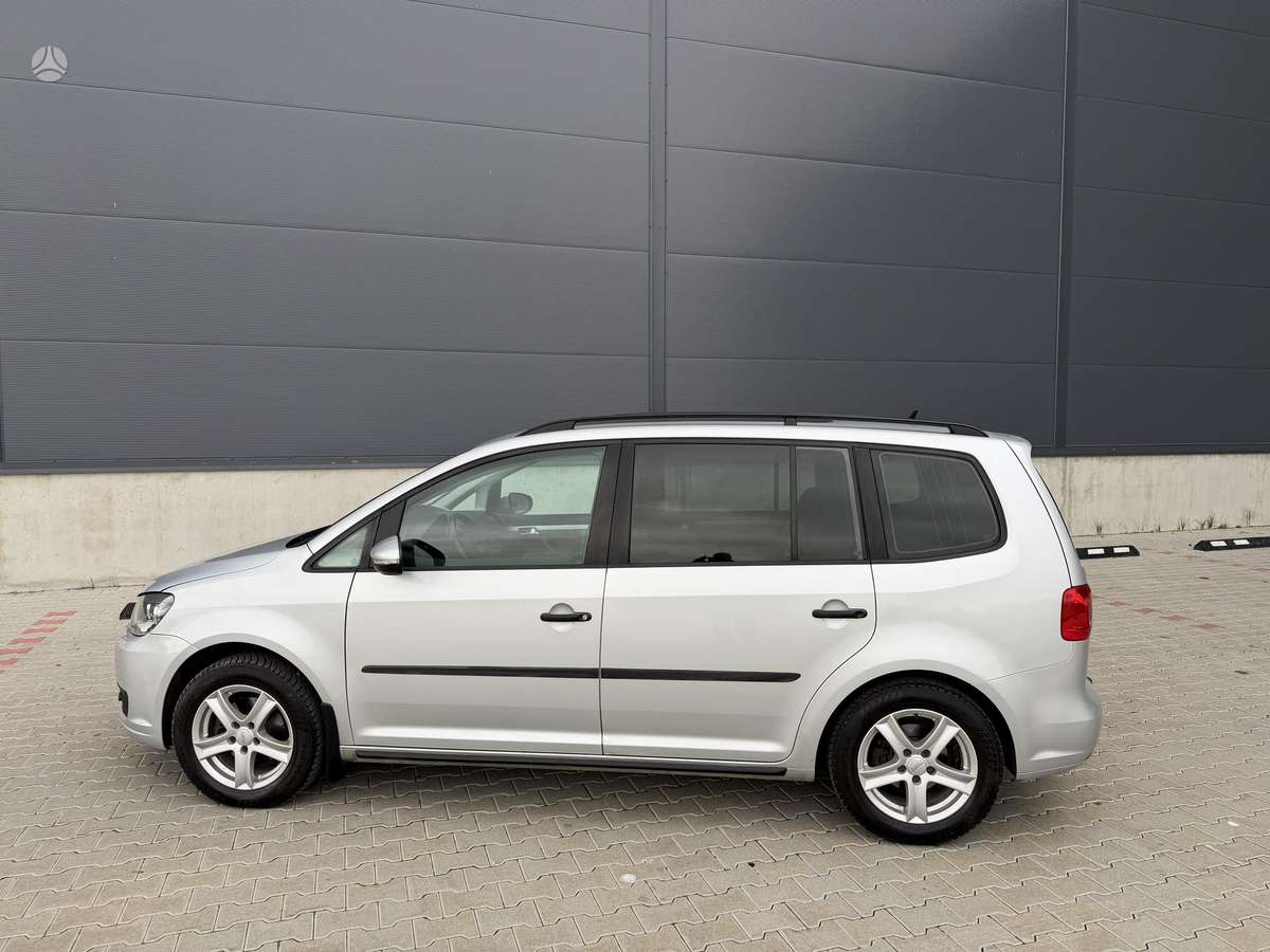 Volkswagen Touran 2011 — photo 15