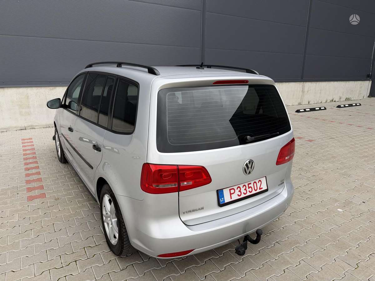 Volkswagen Touran 2011 — photo 16