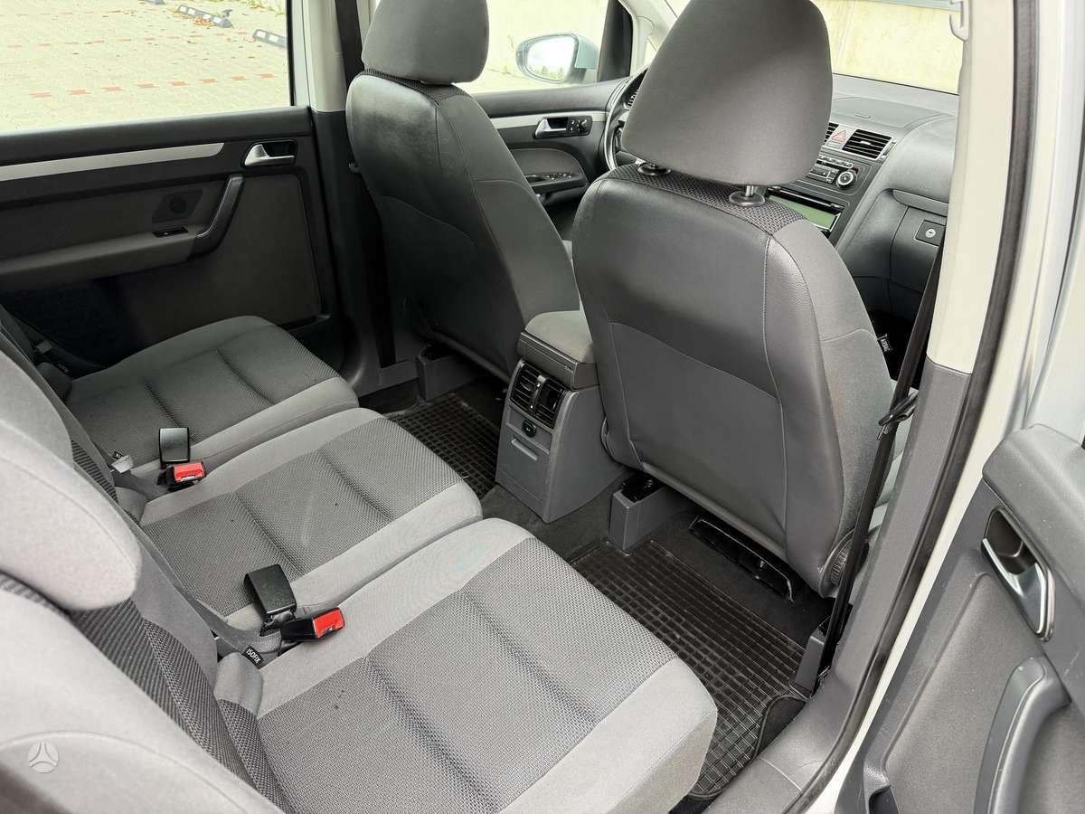 Volkswagen Touran 2011 — photo 19