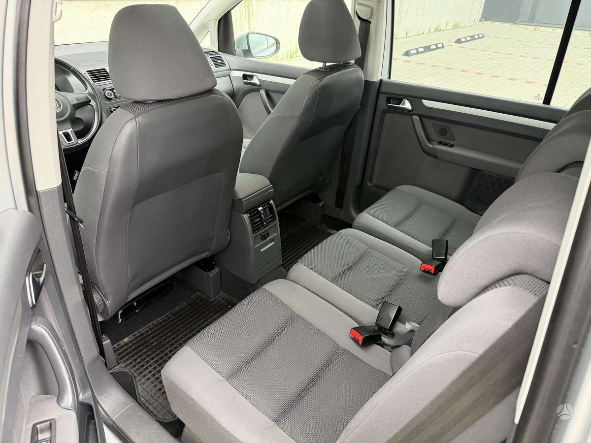 Volkswagen Touran 2011 — photo 20