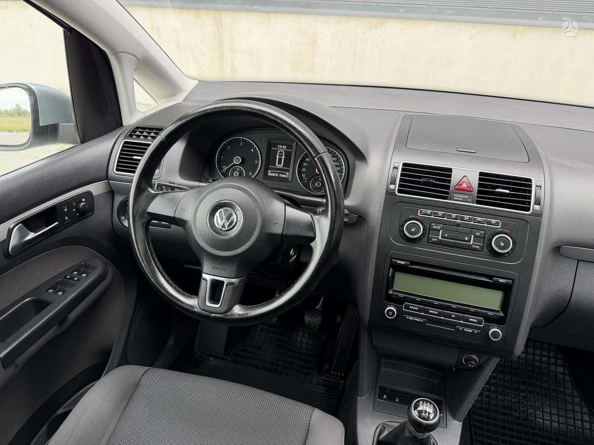 Volkswagen Touran 2011 — photo 23