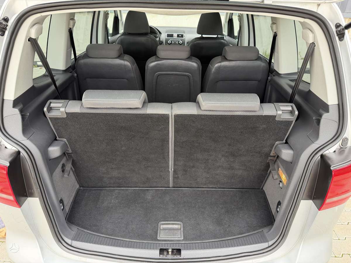 Volkswagen Touran 2011 — photo 25