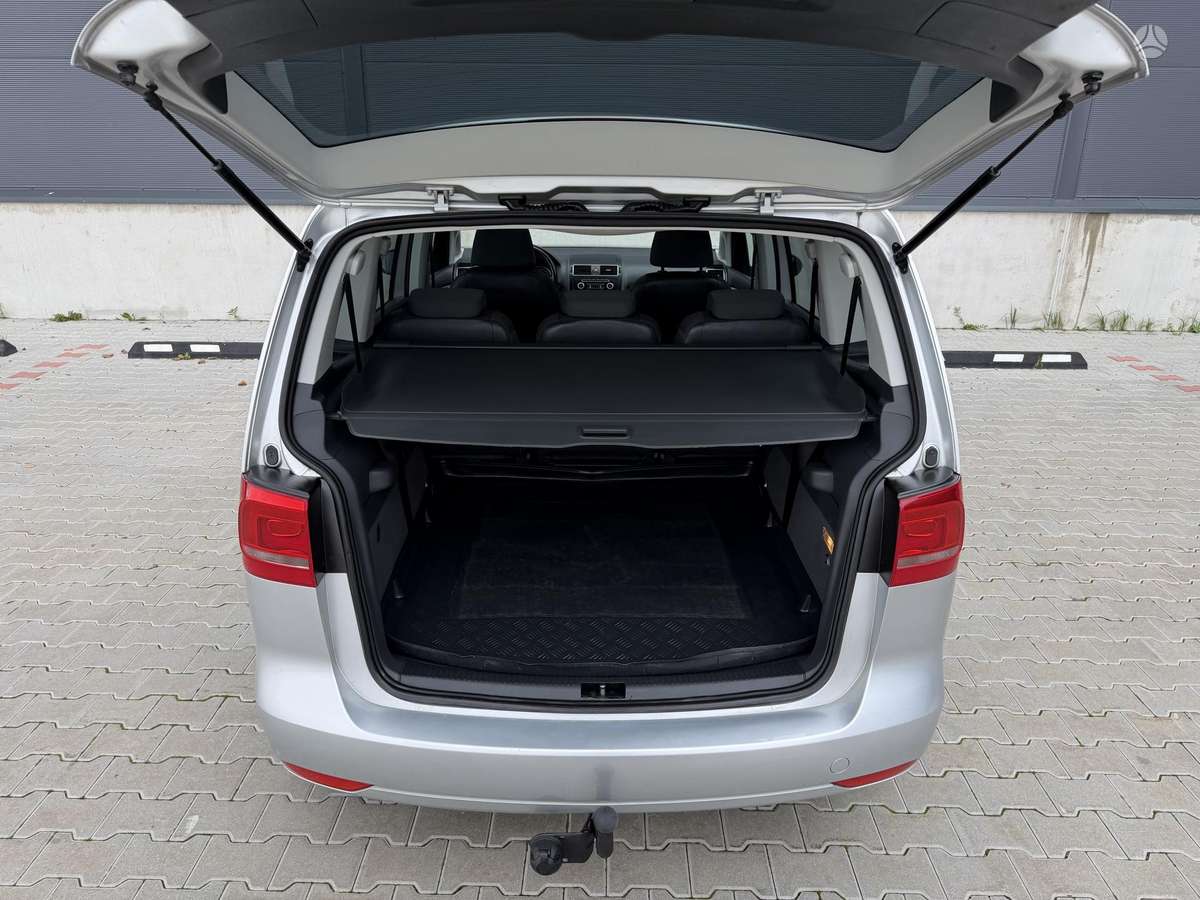 Volkswagen Touran 2011 — photo 26