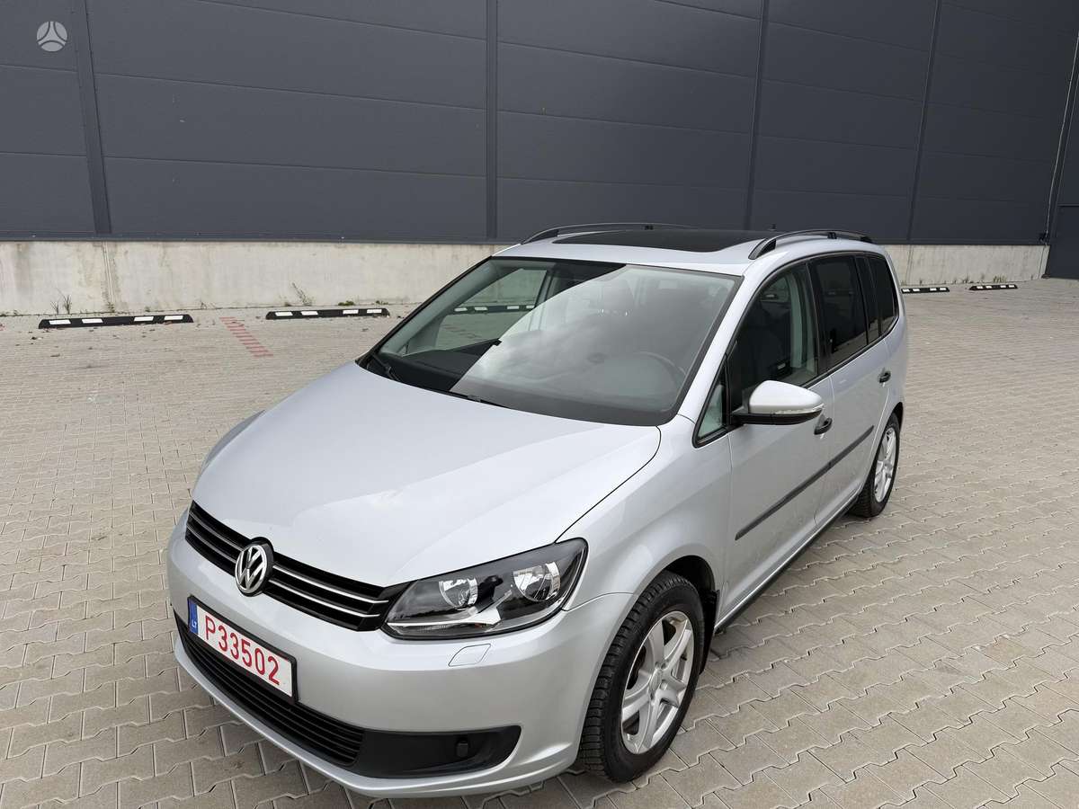 Volkswagen Touran 2011 — interior