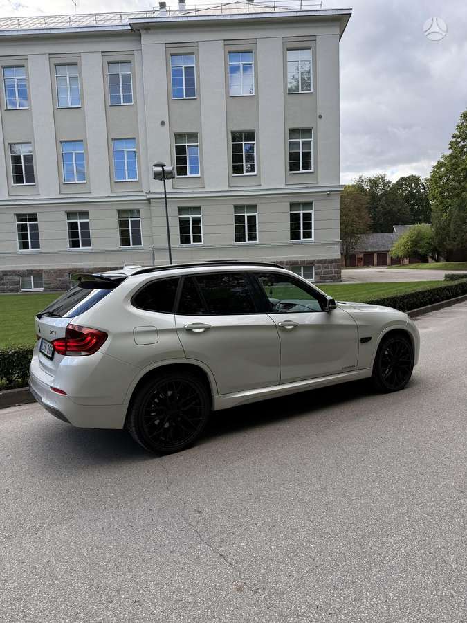 BMW X1 2012 — engine 1995 cm³, 218 HP (160kW)