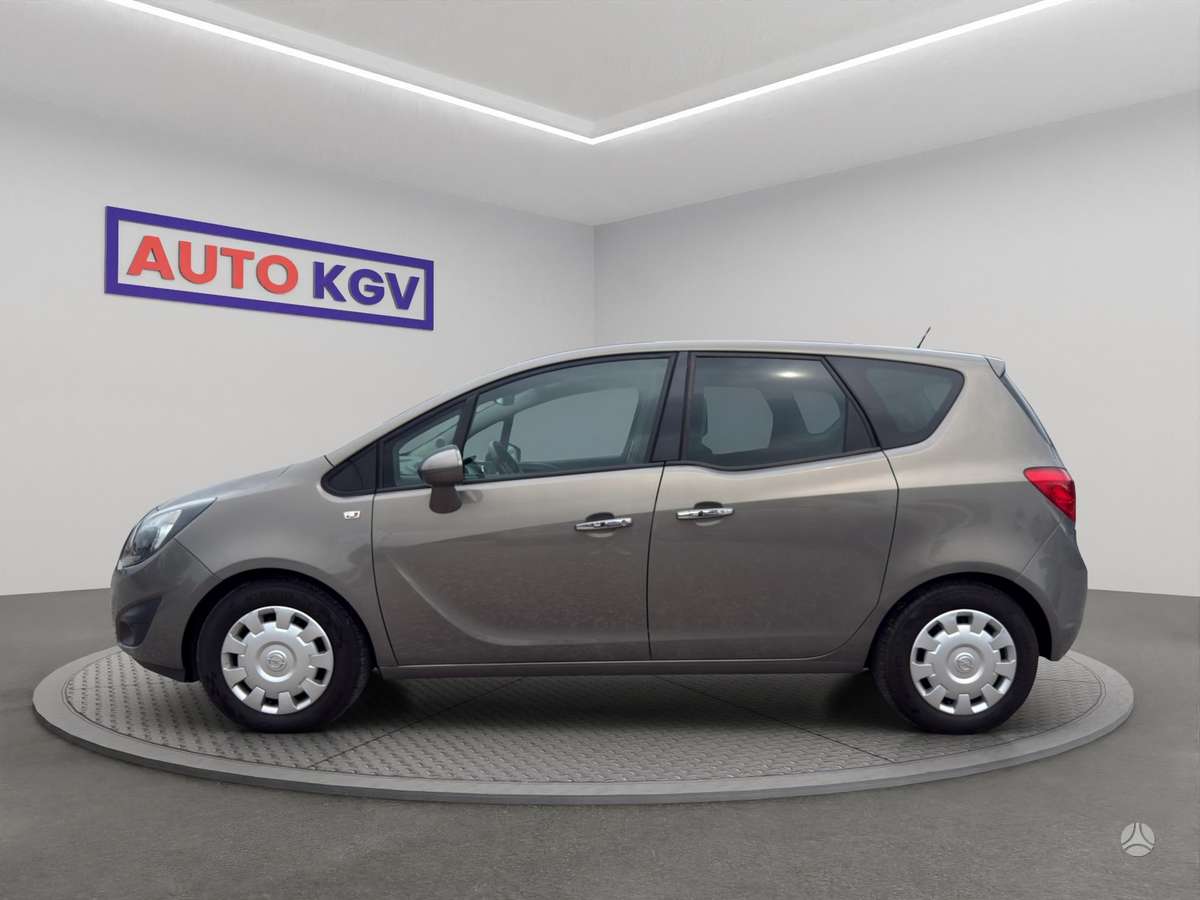 Opel Meriva 2010 — rear view