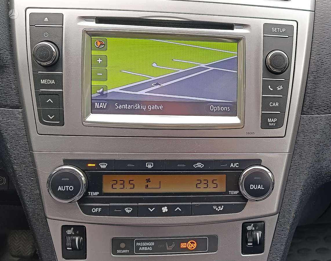 Toyota Avensis 2013 — photo 10