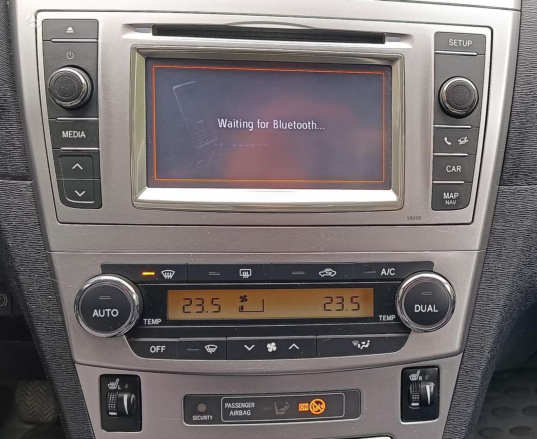 Toyota Avensis 2013 — photo 12