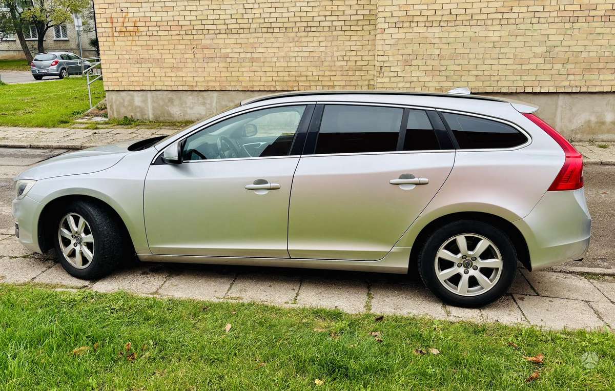 Volvo V60 2014 — photo 12