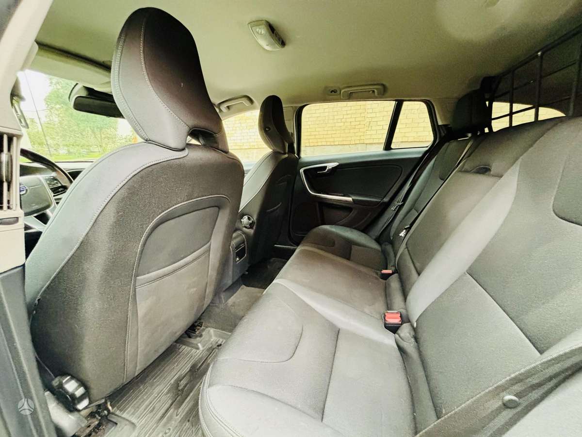 Volvo V60 2014 — photo 15