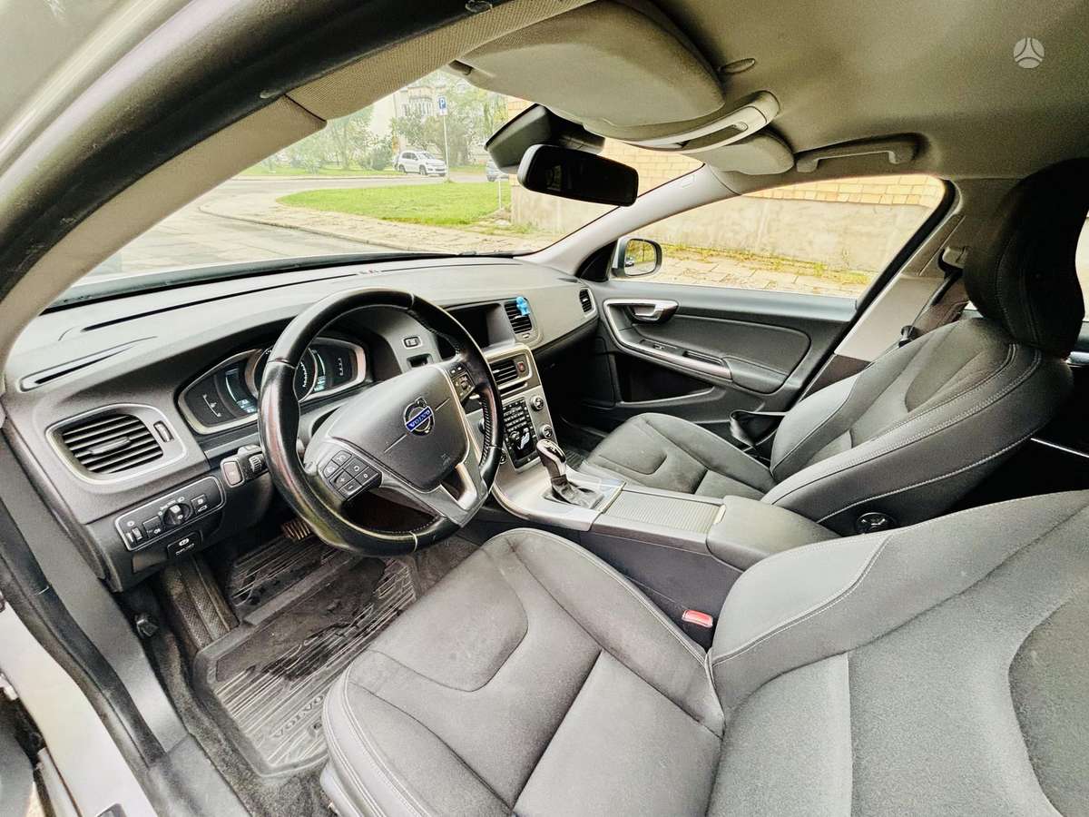 Volvo V60 2014 — photo 16