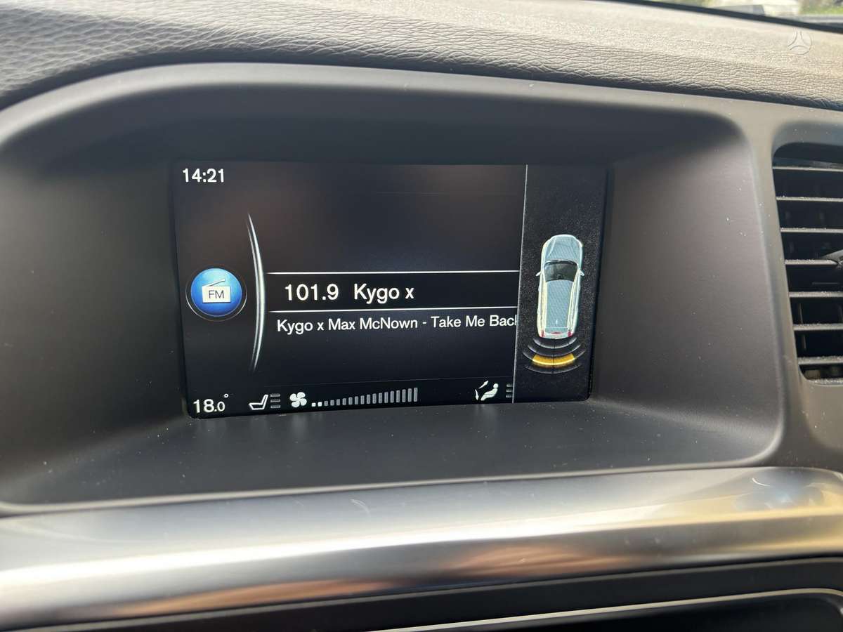 Volvo V60 2014 — photo 18