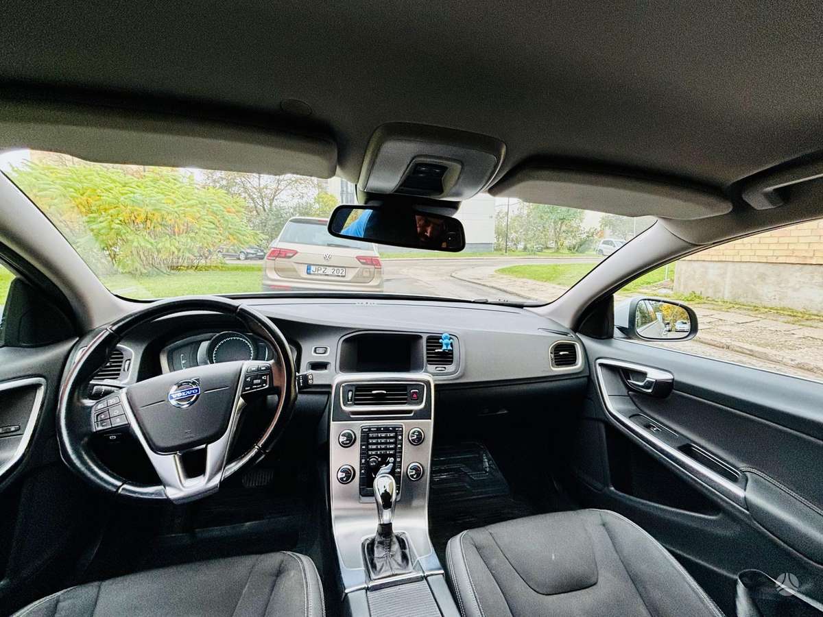 Volvo V60 2014 — rear view