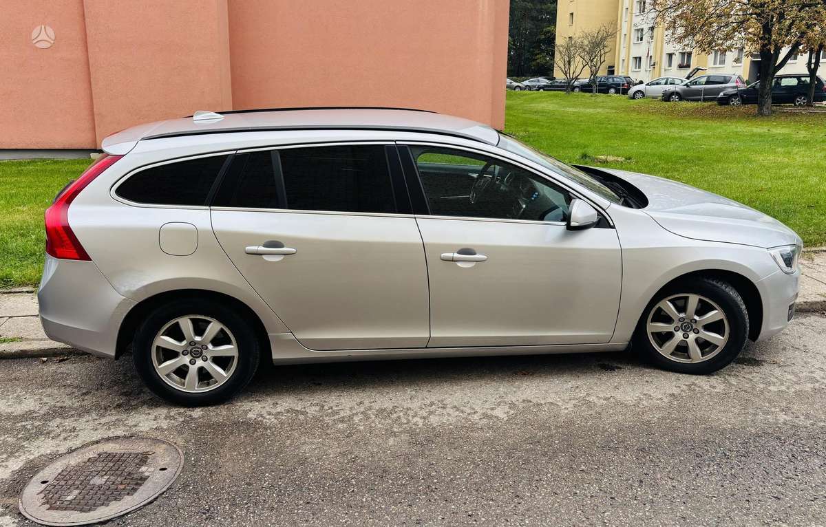 Volvo V60 2014 — interior