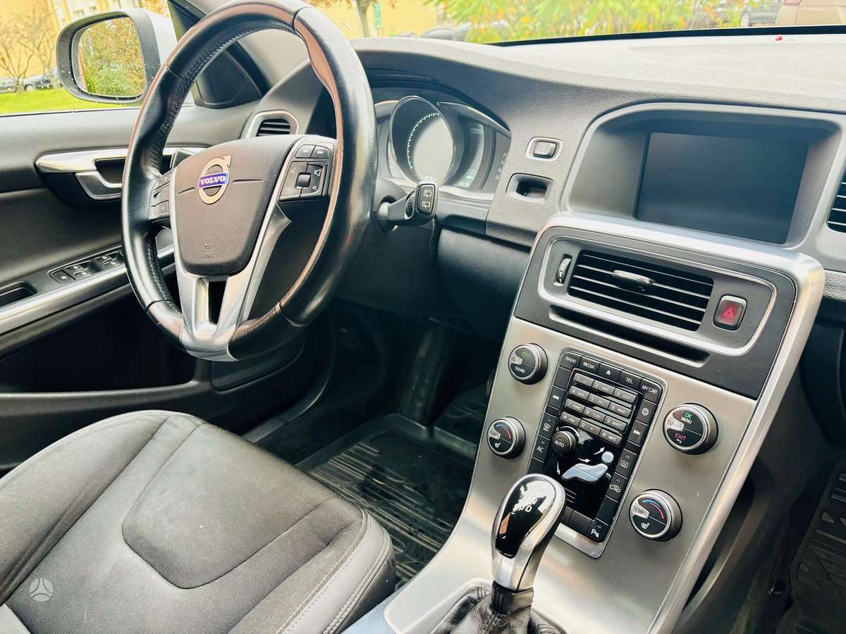 Volvo V60 2014 — engine 1560 cm³, 114 HP (84kW)