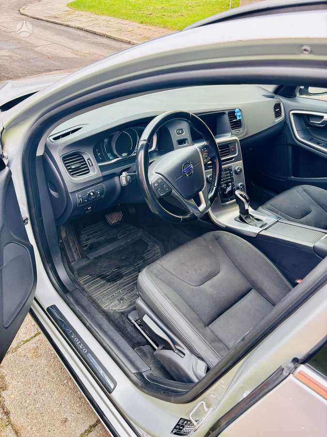 Volvo V60 2014 — photo 7