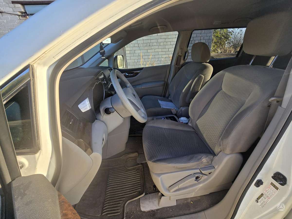 Nissan Quest 2015 — фото 10