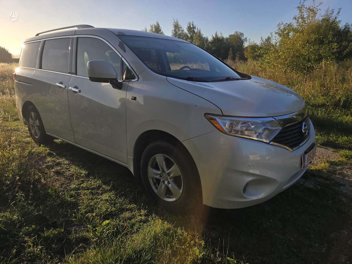 Nissan Quest 2015 — салон