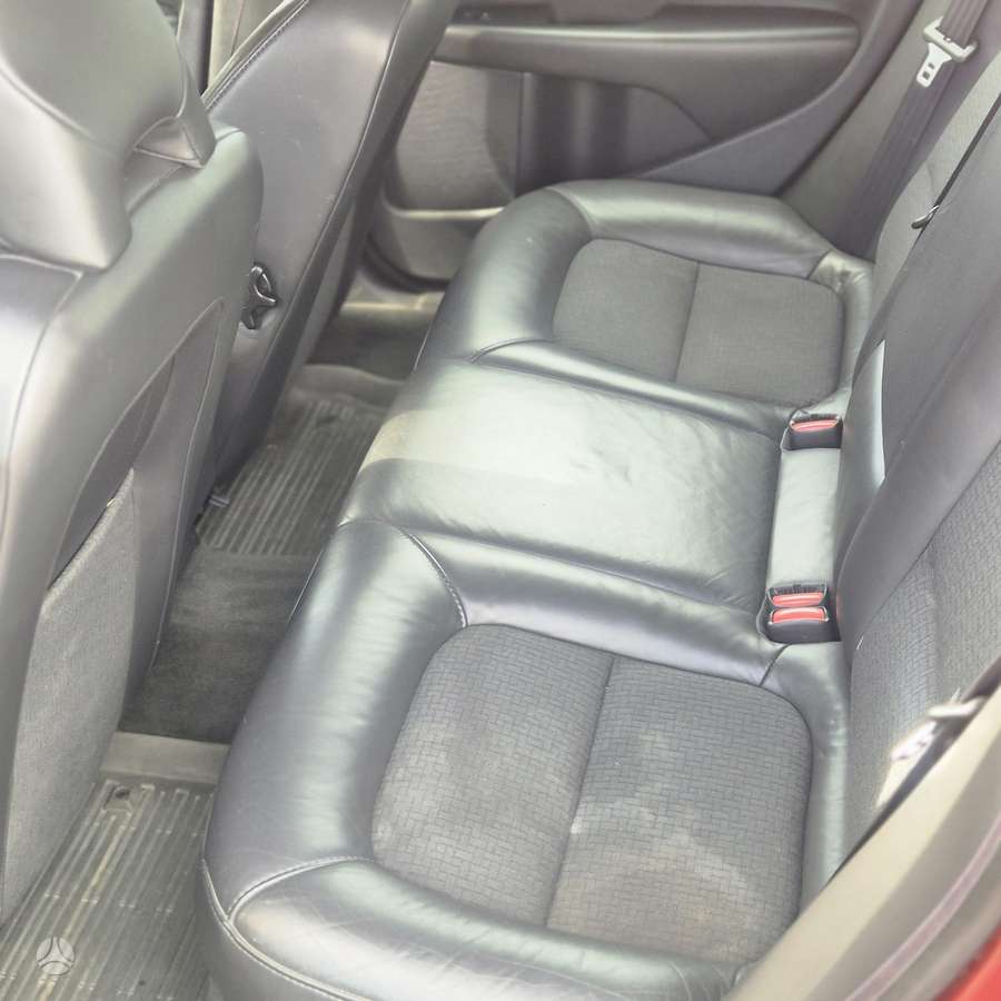 Volvo V70 2011 — photo 10
