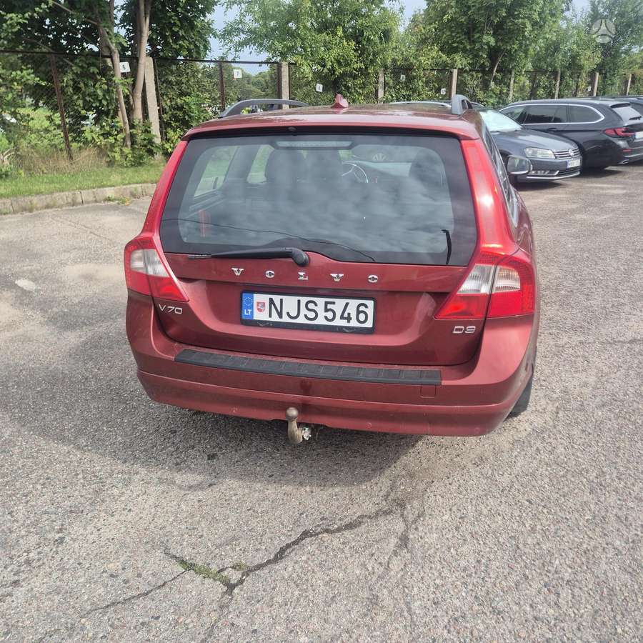 Volvo V70 2011 — rear view